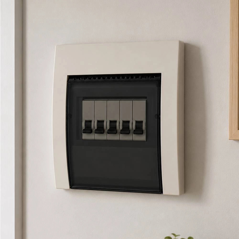 Coperchio ip40 con portello fumé per scatole da incasso 5 moduli din