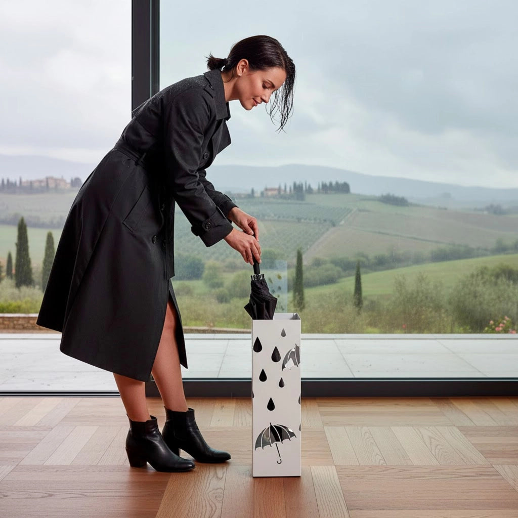 Portaombrelli In Acciaio Zincato Con Base Antiscivolo Vaschetta Scolapioggia E 2 Ganci Removibili Design Moderno Per Ingresso Casa E Ufficio 49 X 15.5 X 15.5 Cm Bianco