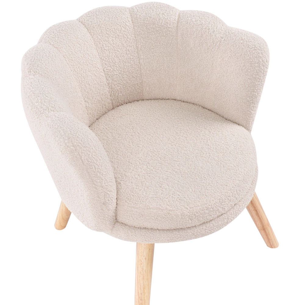 Poltrona per bambini con gambe in legno bouclè beige chiaro cameretta