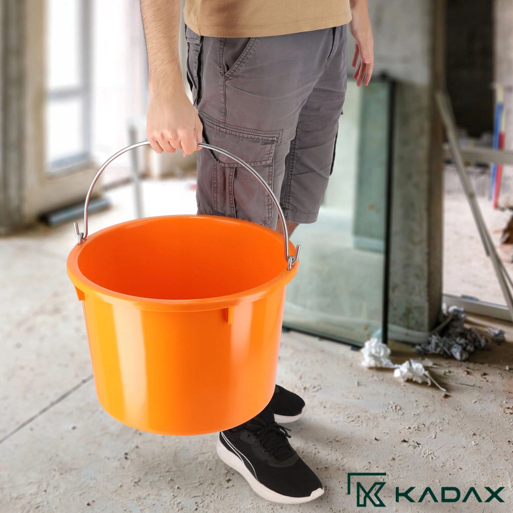 Secchio da cantiere KADAX 20L in plastica resistente per giardino e malta/cemento.
