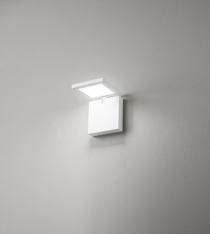Applique in metallo bianco e acrilico Secret LED 10W 3000K 700Lm Interruttore on/off con l'apertura/chiusura del diffusore