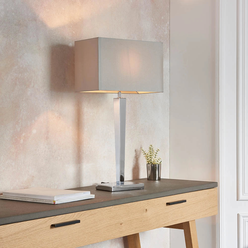 Lampada da tavolo minimal cromata paralume grigio E27