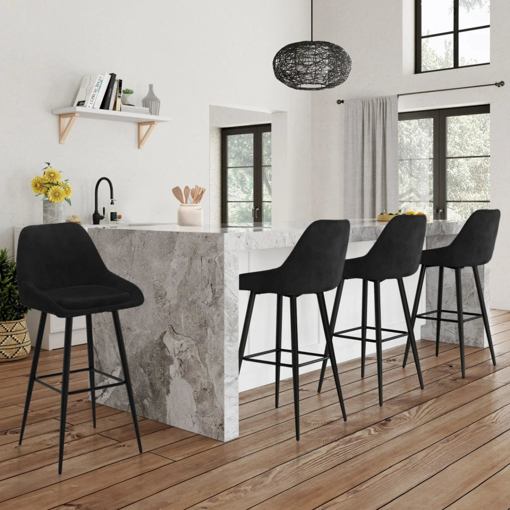 IDMarket - Set di 4 sgabelli da bar THALYA in velluto nero con mezzi braccioli