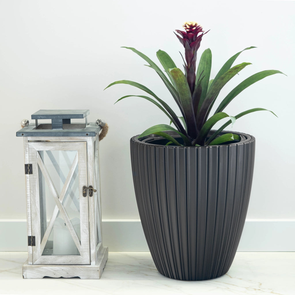 Vaso da fiori KADAX da 40 cm con coperchio e inserto, in plastica nera.