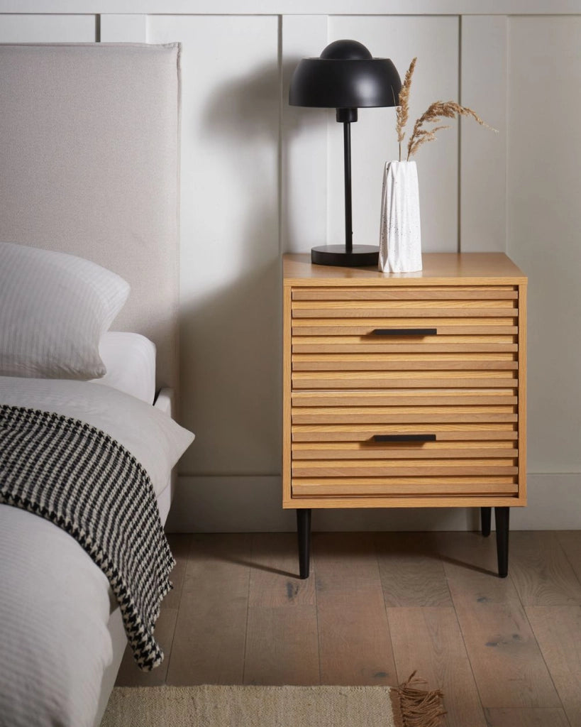 Comodino marrone chiaro in MDF con gambe in ferro e 2 cassetti Tavolino moderno