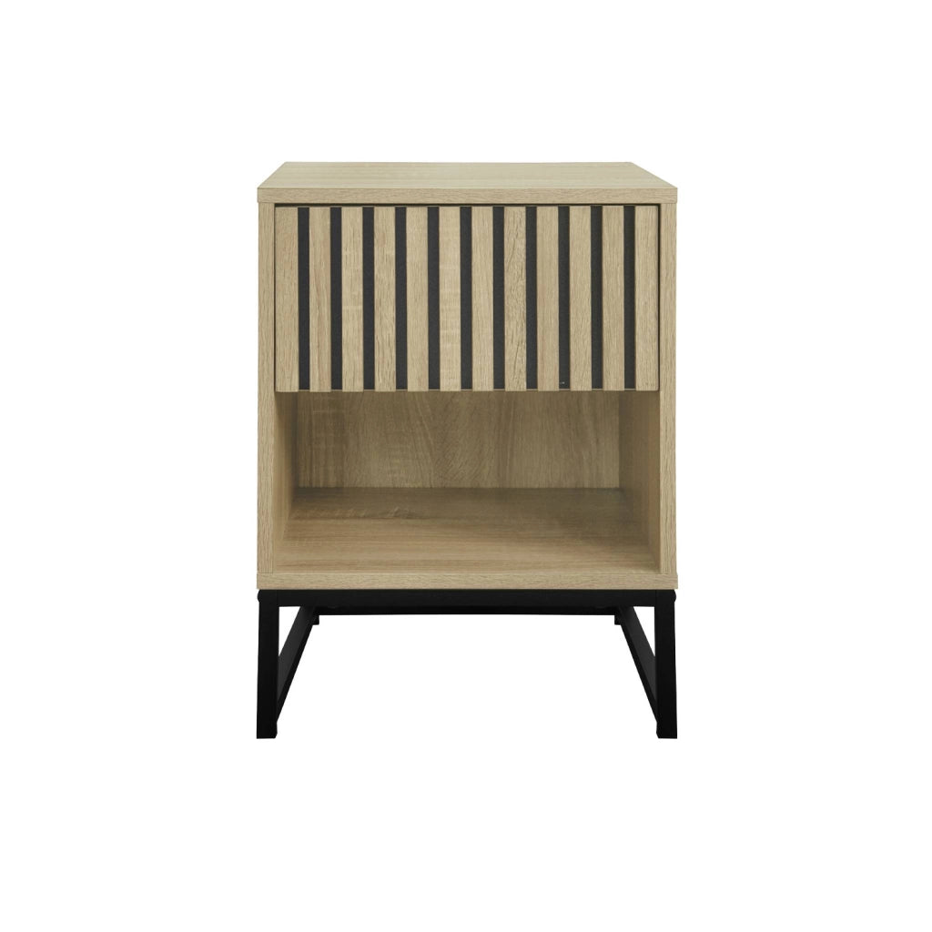 Set 2 comodini contemporanei, decoro in legno scanalato, 1 cassetto,