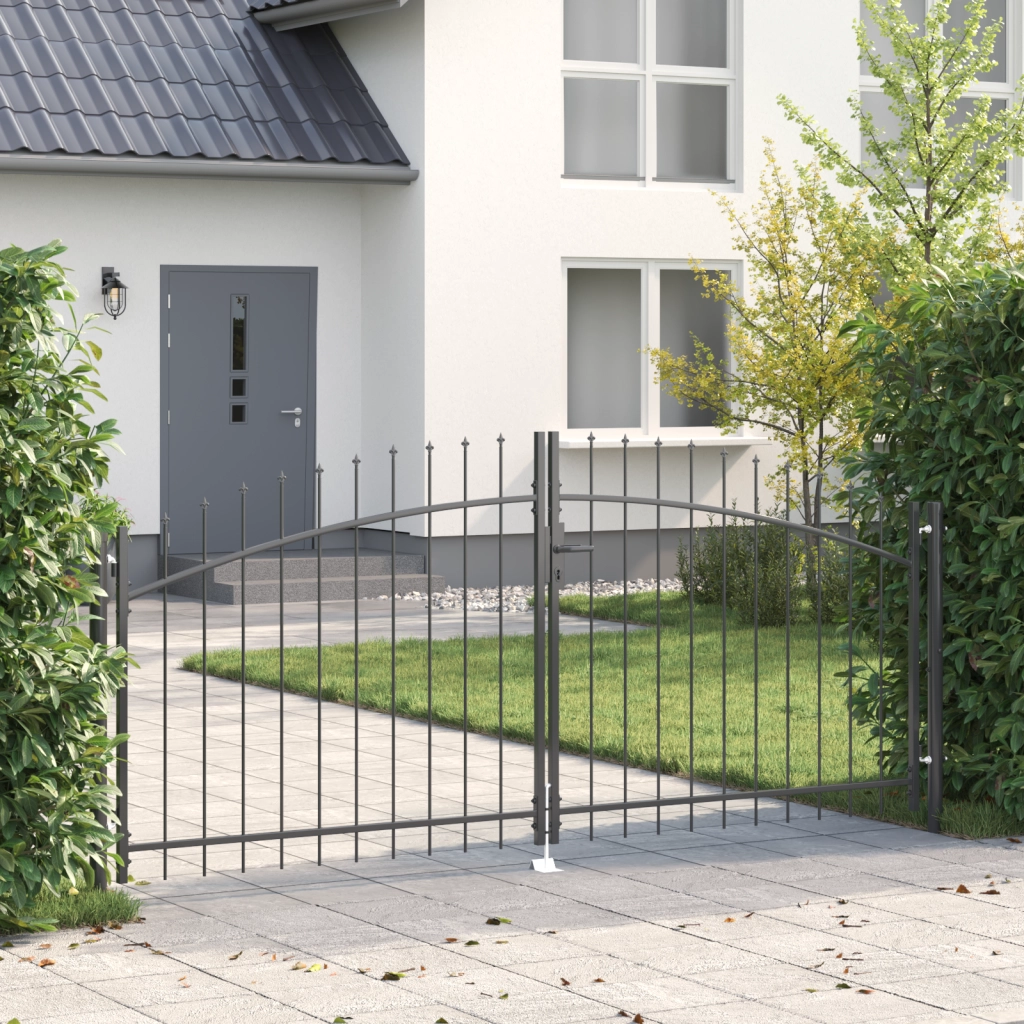 Cancello da Giardino con Punta a Lancia a Due Ante Grigio 150x300 cm in Acciaio