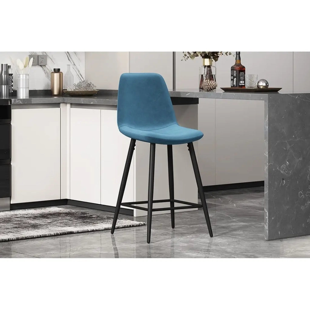 Sgabello da bancone in velluto BOYLD, colore blu chiaro