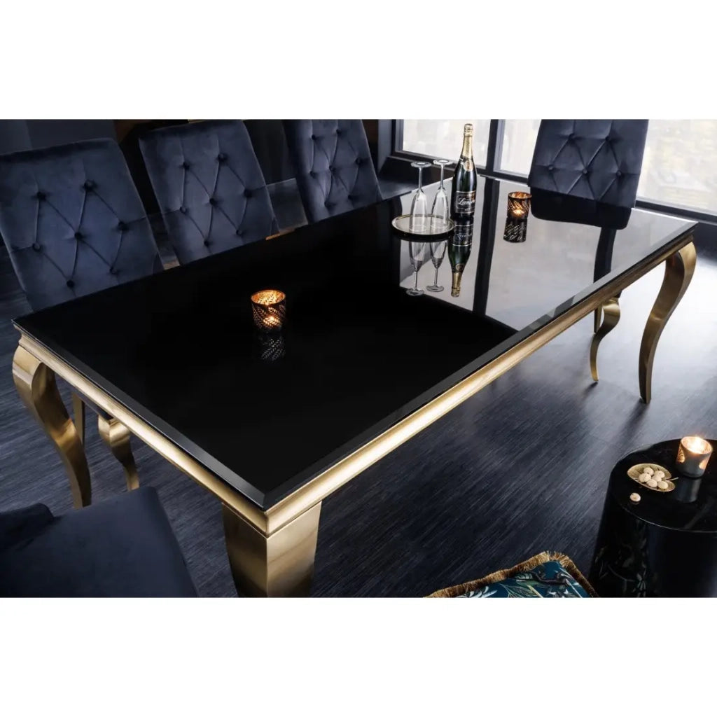 Tavolo da pranzo VELENA 180 cm – Piano in vetro nero e struttura in acciaio dorato – Eleganza barocca e design moderno