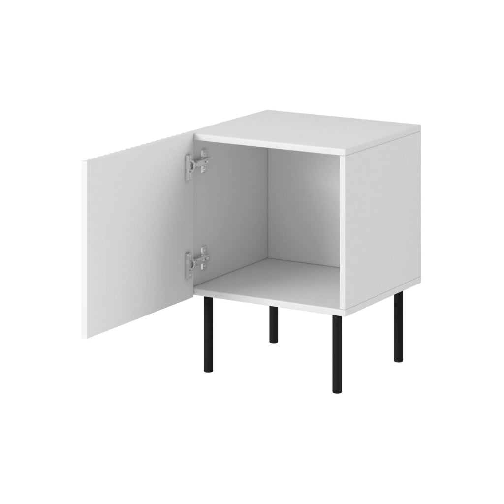 Set di 2 comodini Livraga, Comò basso con anta battente e vano interno, Finitura effetto cannettato, 45x40 h51 cm, Bianco